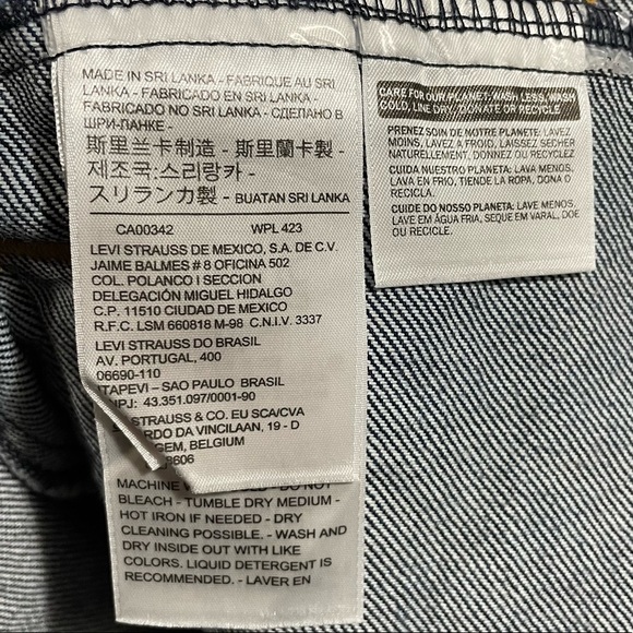 LEVI’S Canada Maple Leaf Arm Patch Denim Jean Jacket - Picture 9 of 10